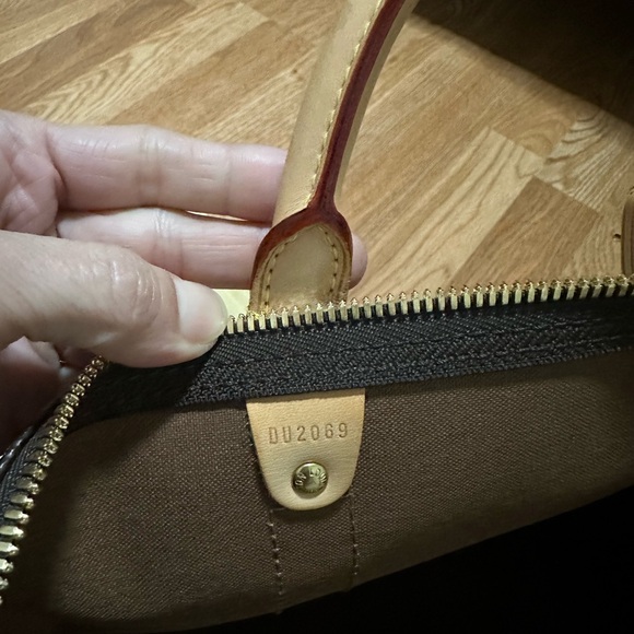 Authentic Travel Duffe bag LV 55 - Picture 15 of 15